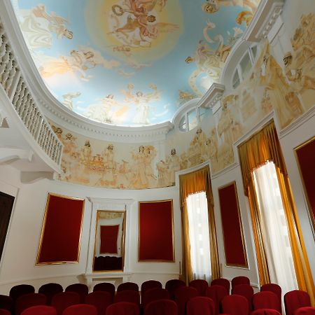 Grand Hotel Yerevan - Small Luxury Hotels Of The World Eksteriør billede The interior of the theatre