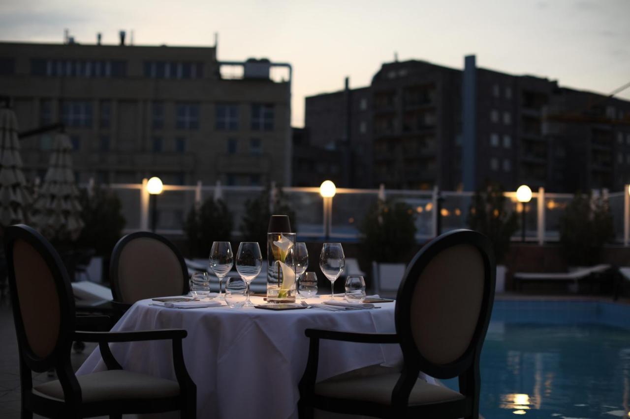 Grand Hotel Yerevan - Small Luxury Hotels Of The World Eksteriør billede The Pool Bar