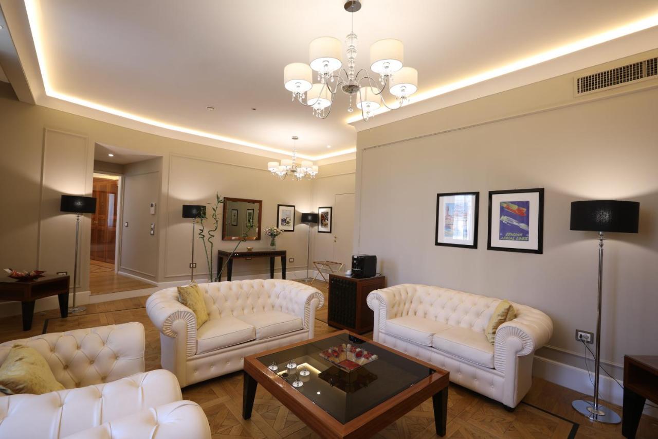 Grand Hotel Yerevan - Small Luxury Hotels Of The World Eksteriør billede The interior of the suite