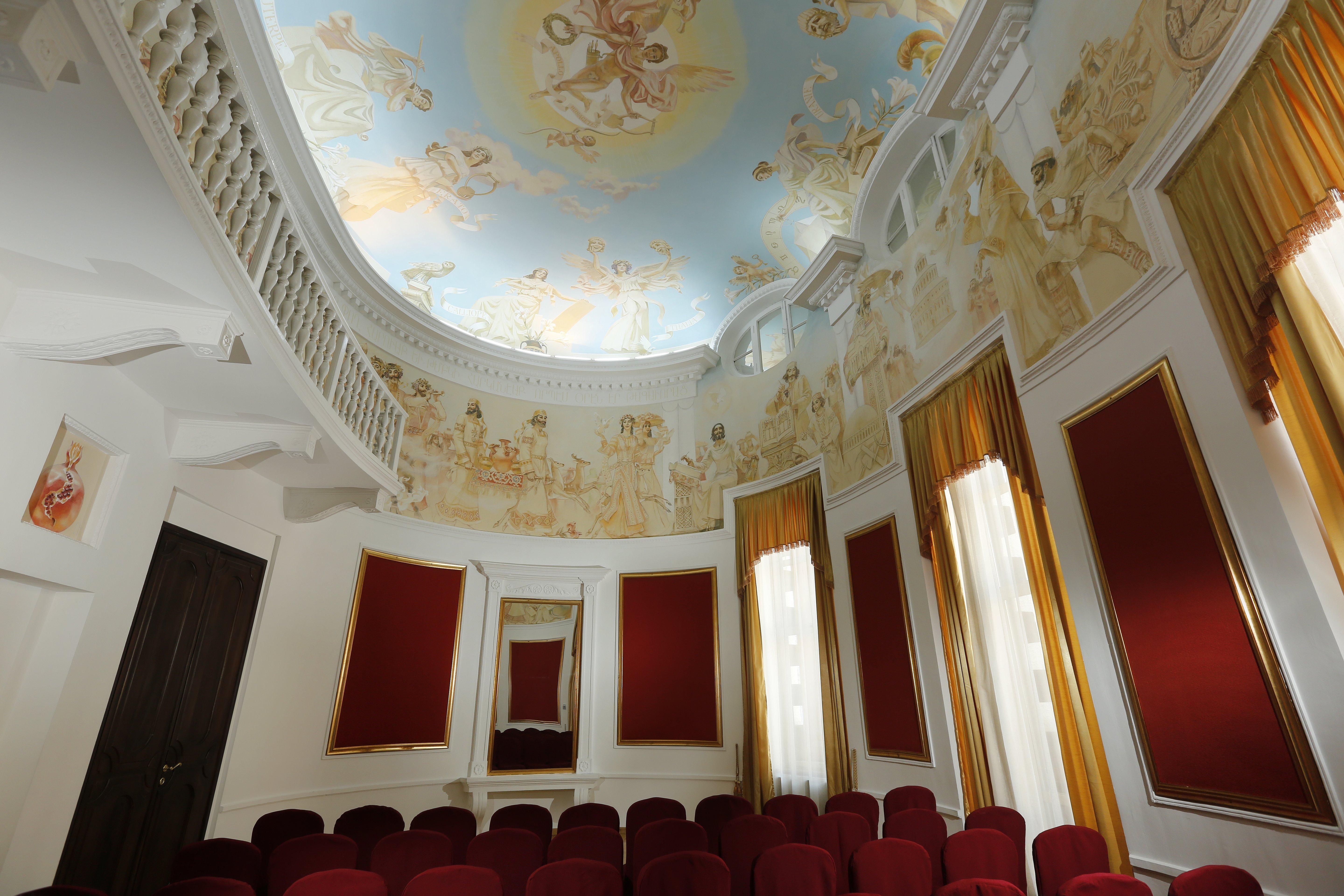 Grand Hotel Yerevan - Small Luxury Hotels Of The World Eksteriør billede The interior of the theatre