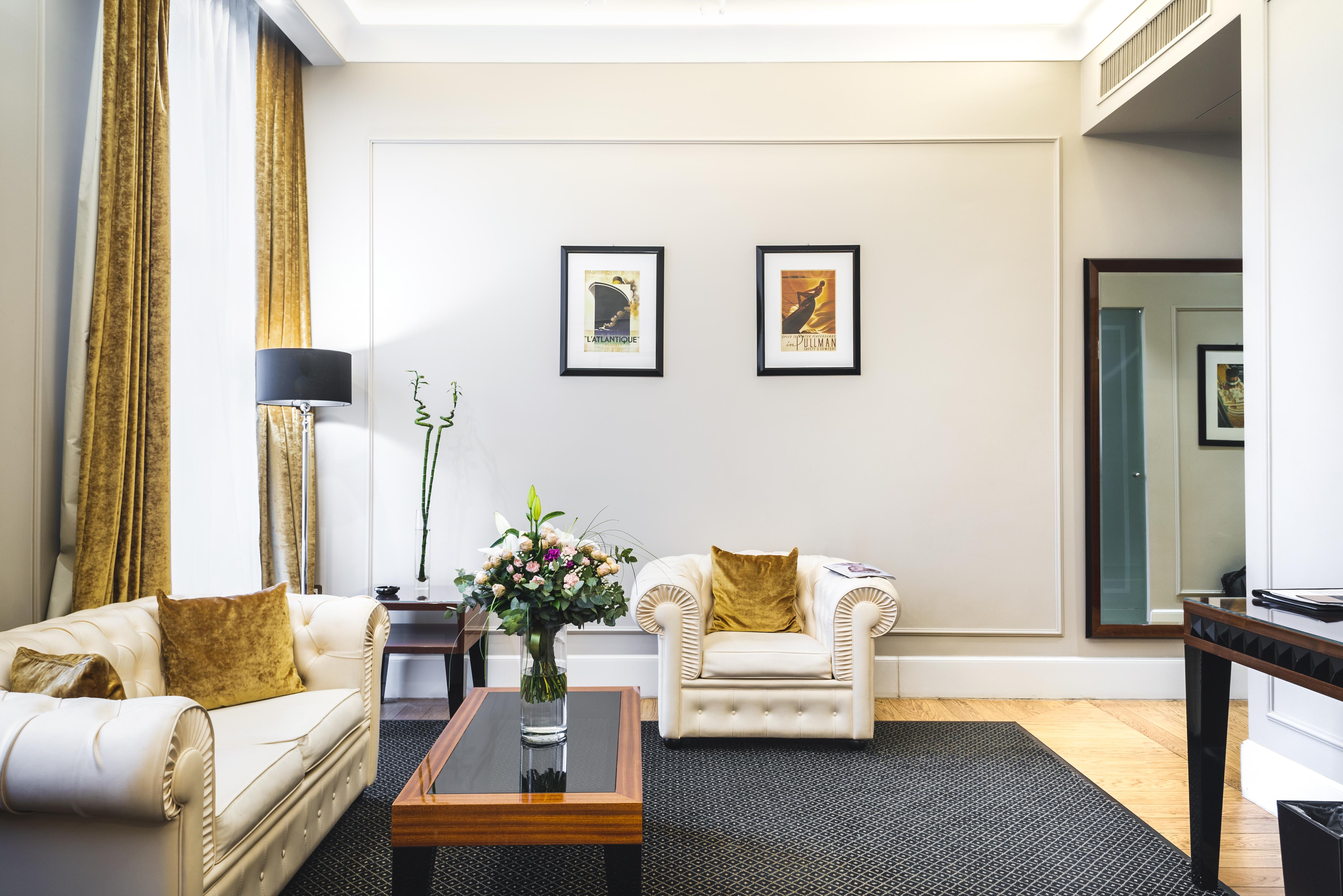 Grand Hotel Yerevan - Small Luxury Hotels Of The World Eksteriør billede The Drawing Room at The Albany