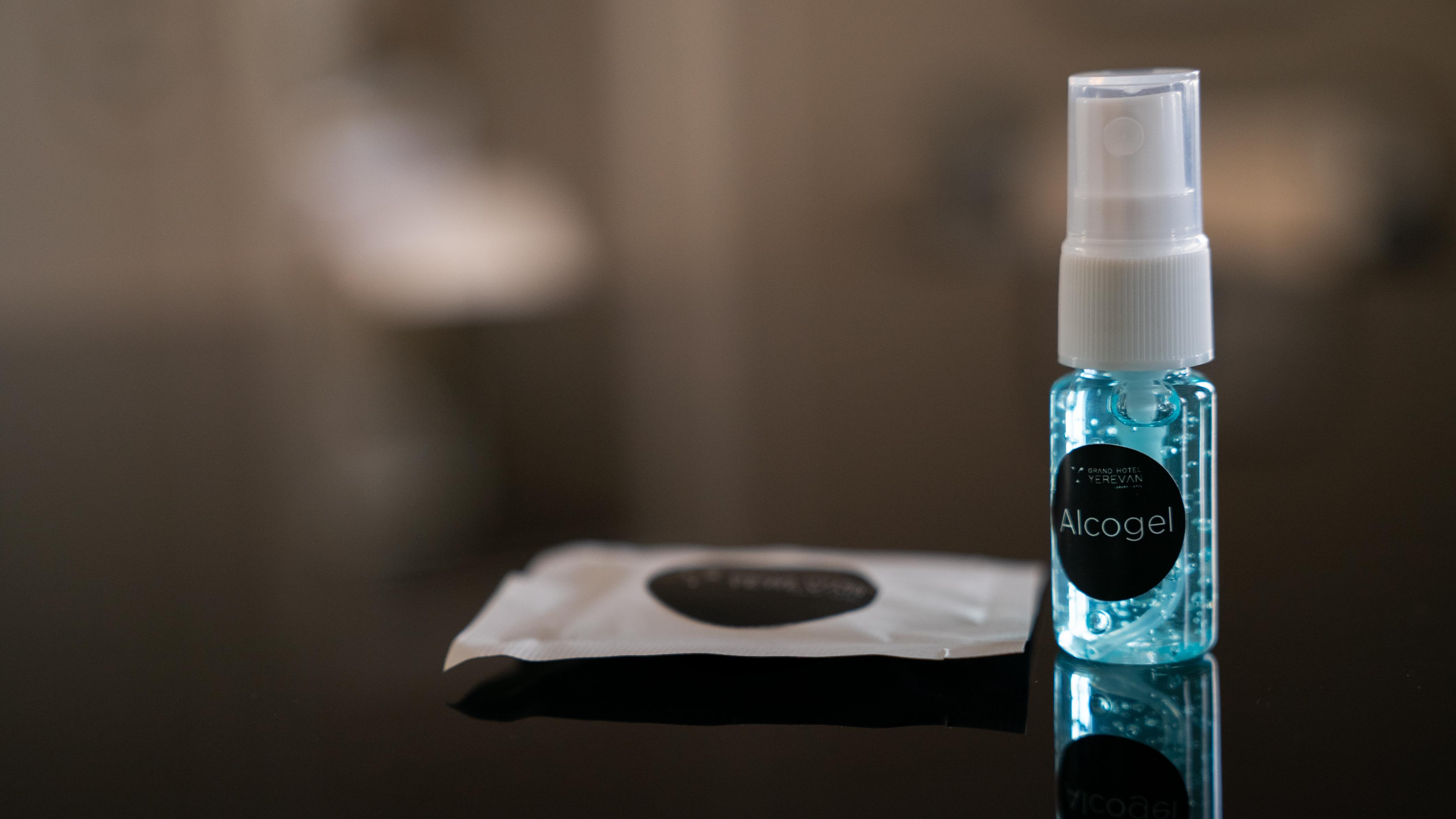 Grand Hotel Yerevan - Small Luxury Hotels Of The World Eksteriør billede Alcohol gel