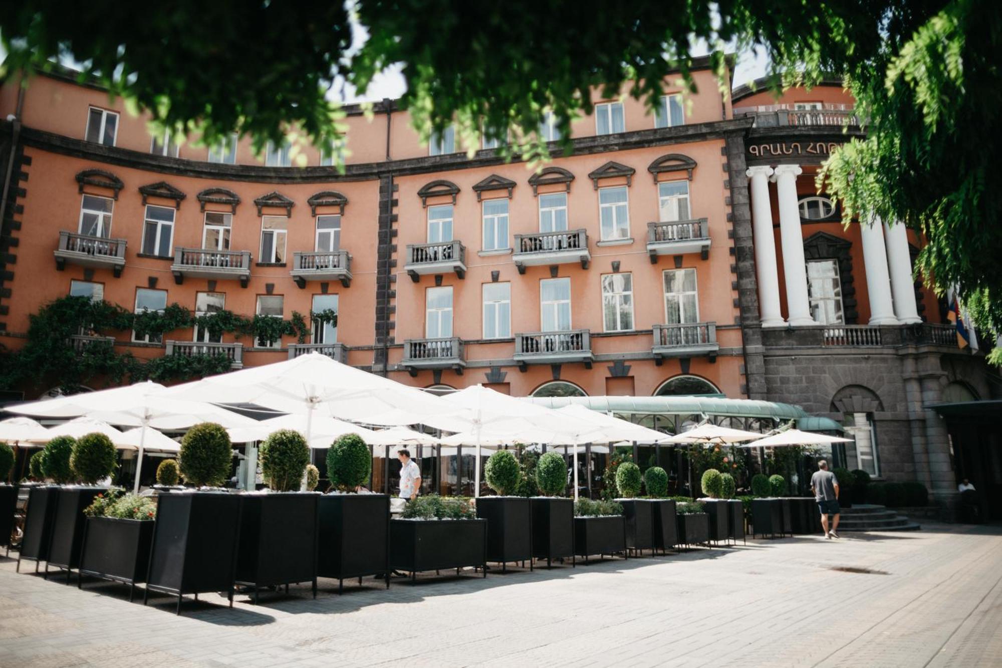 Grand Hotel Yerevan - Small Luxury Hotels Of The World Eksteriør billede