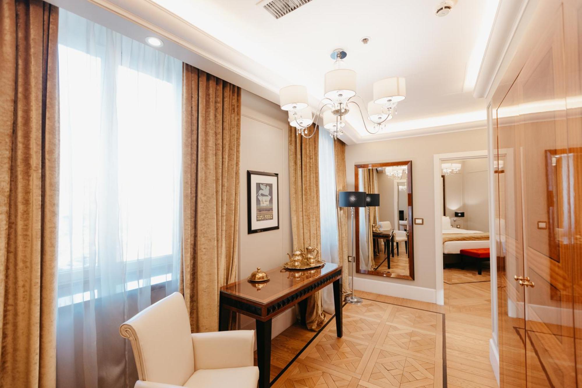 Grand Hotel Yerevan - Small Luxury Hotels Of The World Eksteriør billede