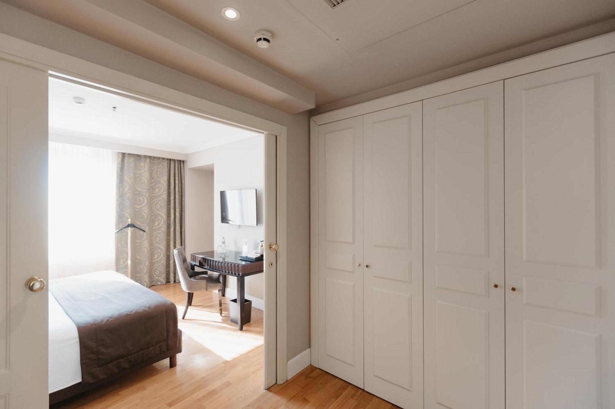 Grand Hotel Yerevan - Small Luxury Hotels Of The World Eksteriør billede