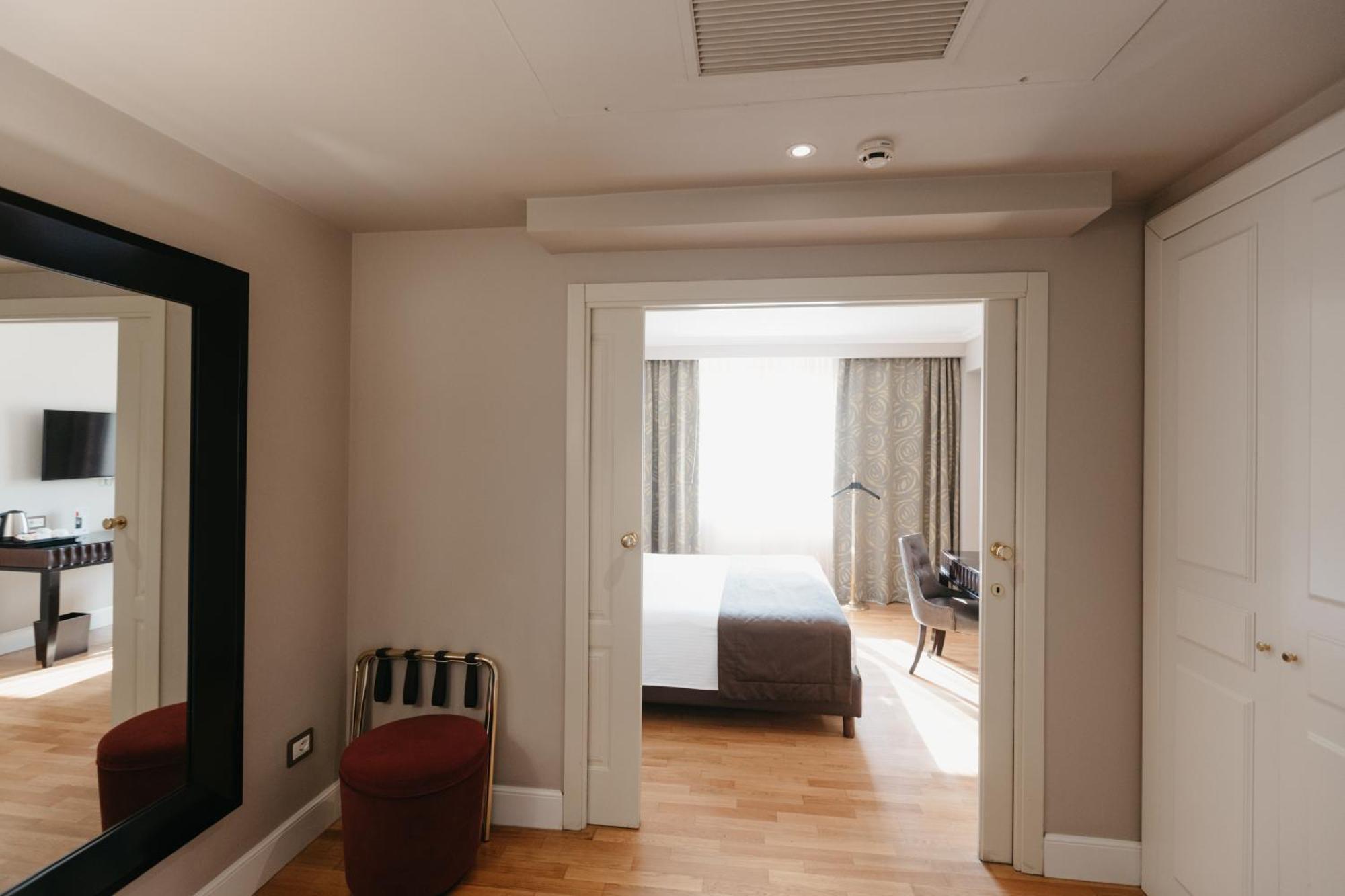 Grand Hotel Yerevan - Small Luxury Hotels Of The World Eksteriør billede