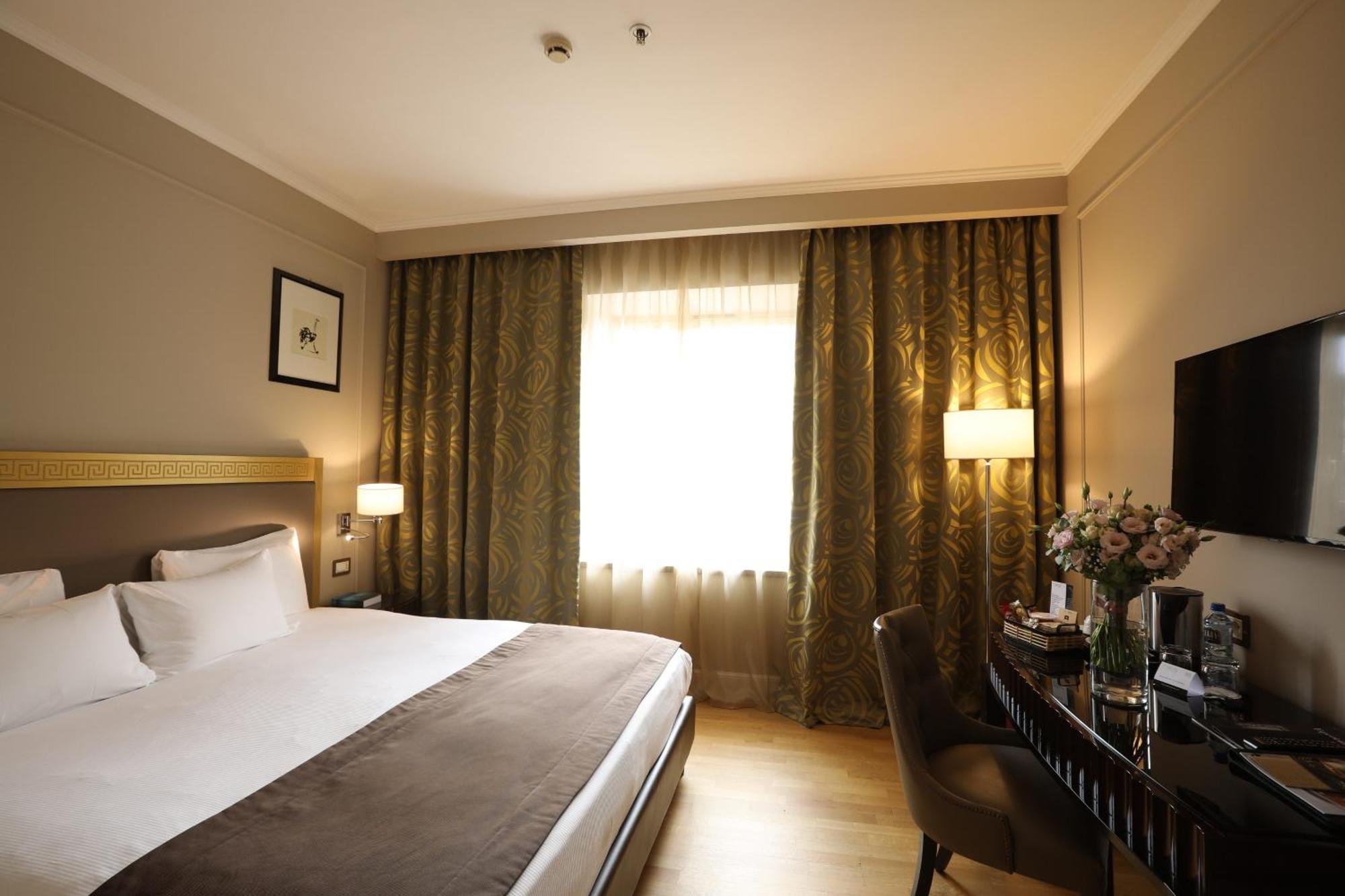 Grand Hotel Yerevan - Small Luxury Hotels Of The World Eksteriør billede