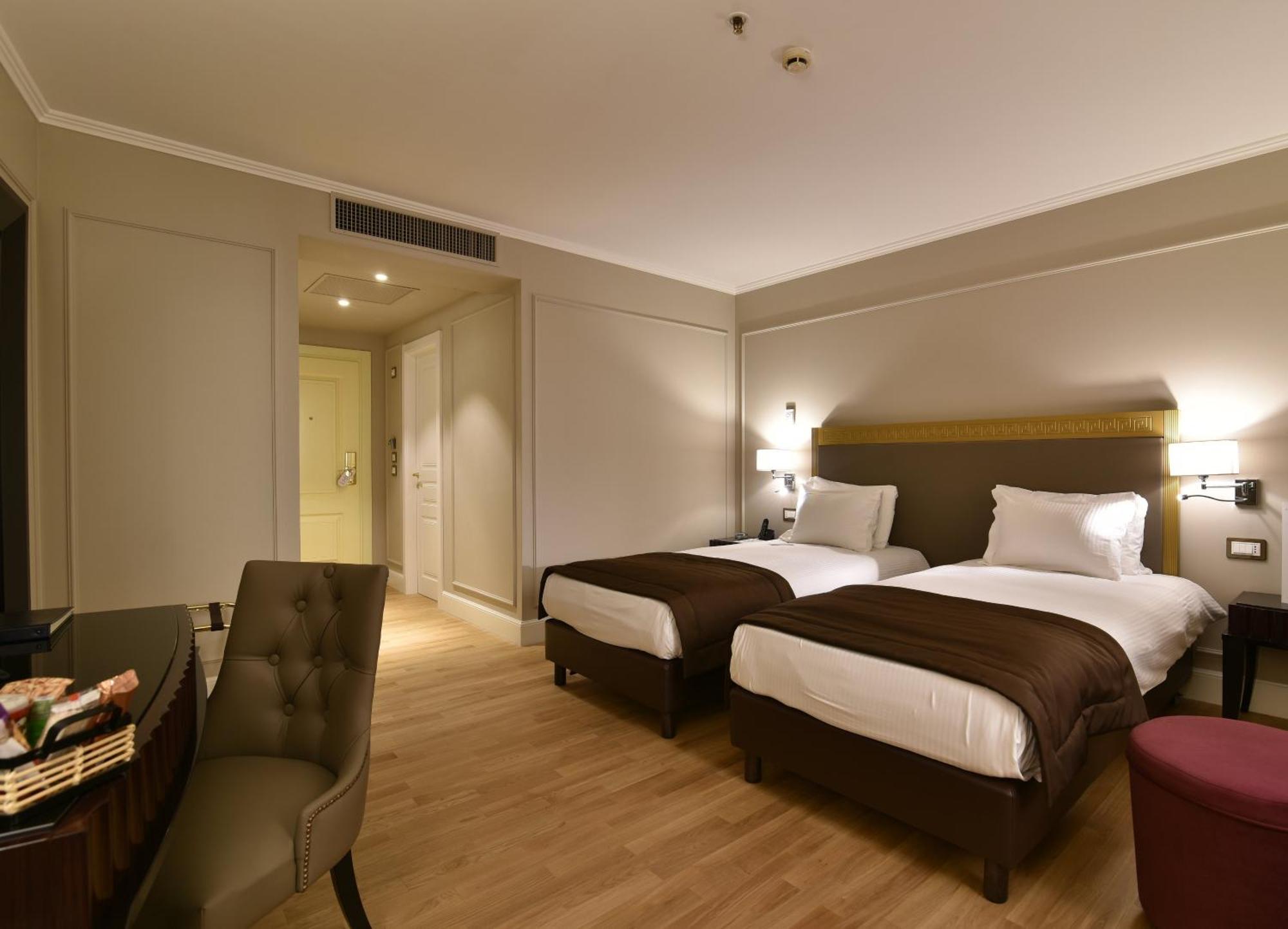 Grand Hotel Yerevan - Small Luxury Hotels Of The World Eksteriør billede